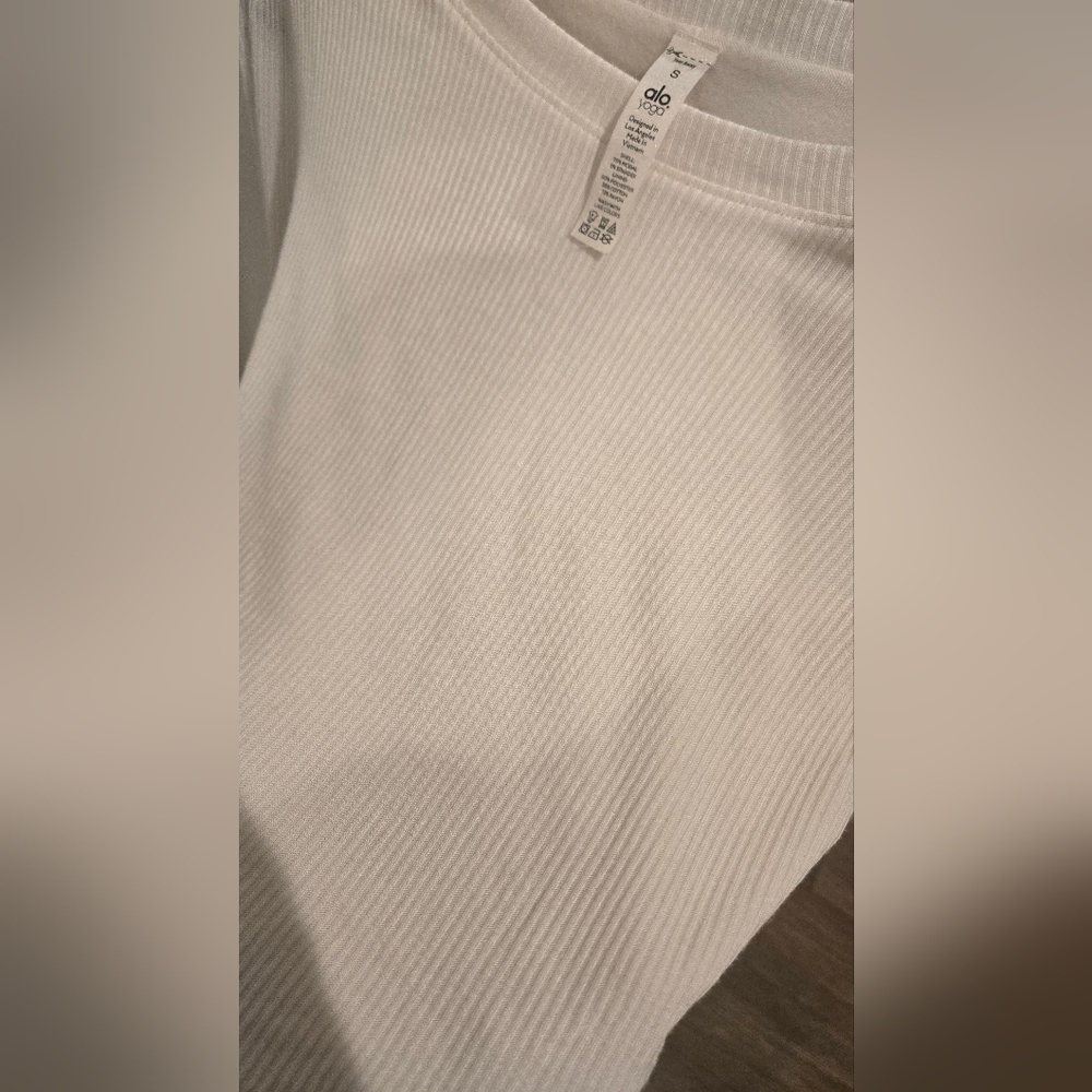 ALO YOGA Ribbed Manifest Long Sleeve, White Crop Top - Picture 10 of 10